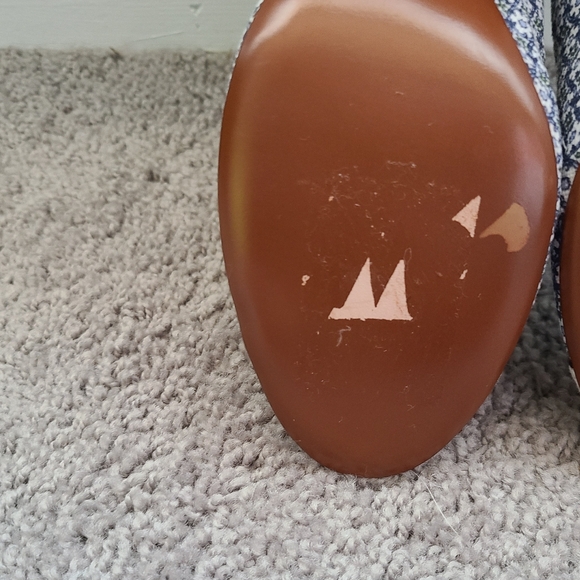 Tory Burch Blue Printed Canvas Ethel Pumps - Picture 4 of 12